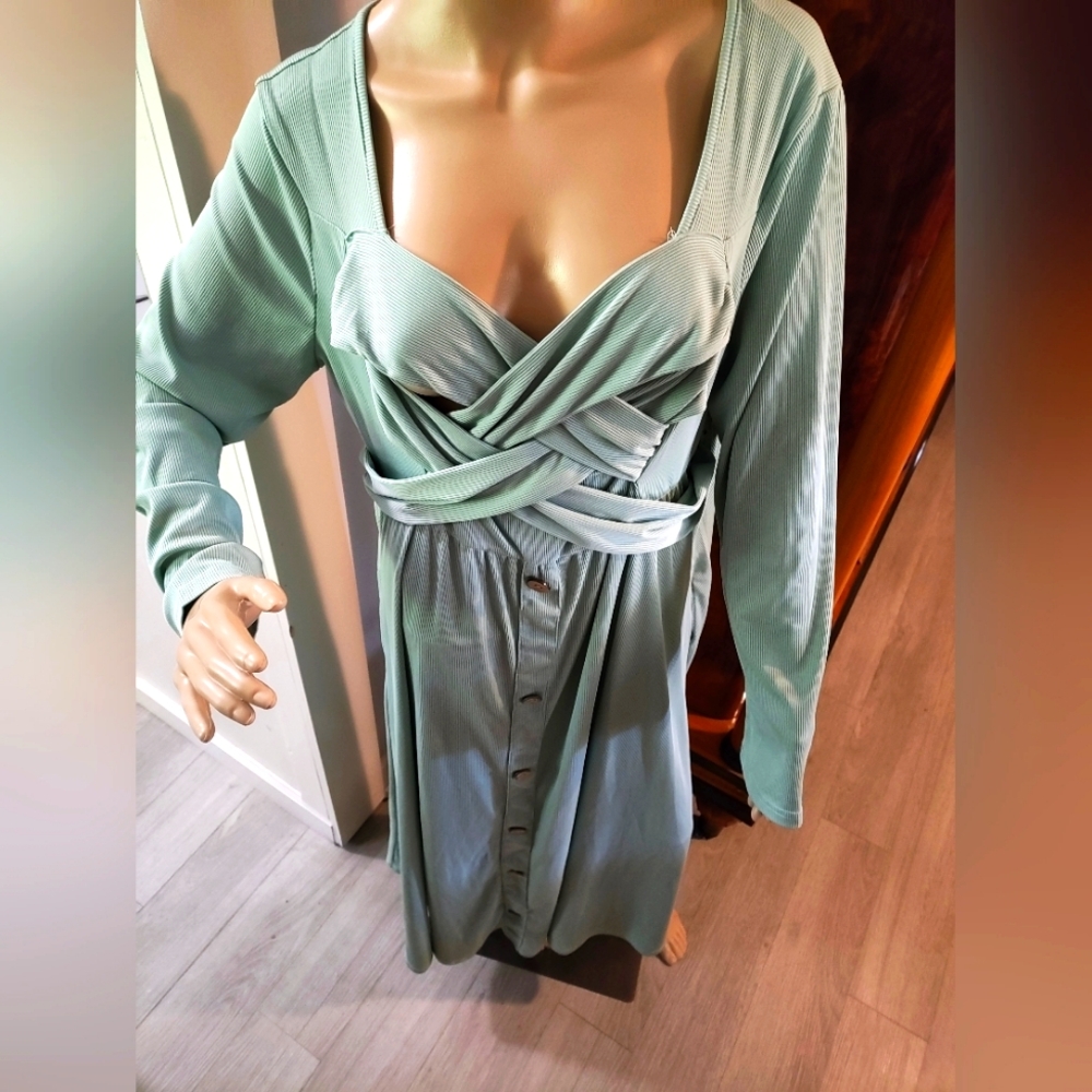 - Sexy plus size dress with pockets